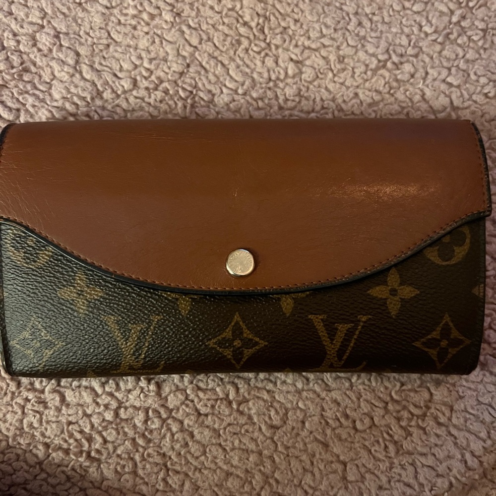 Loui Vuitton wallet